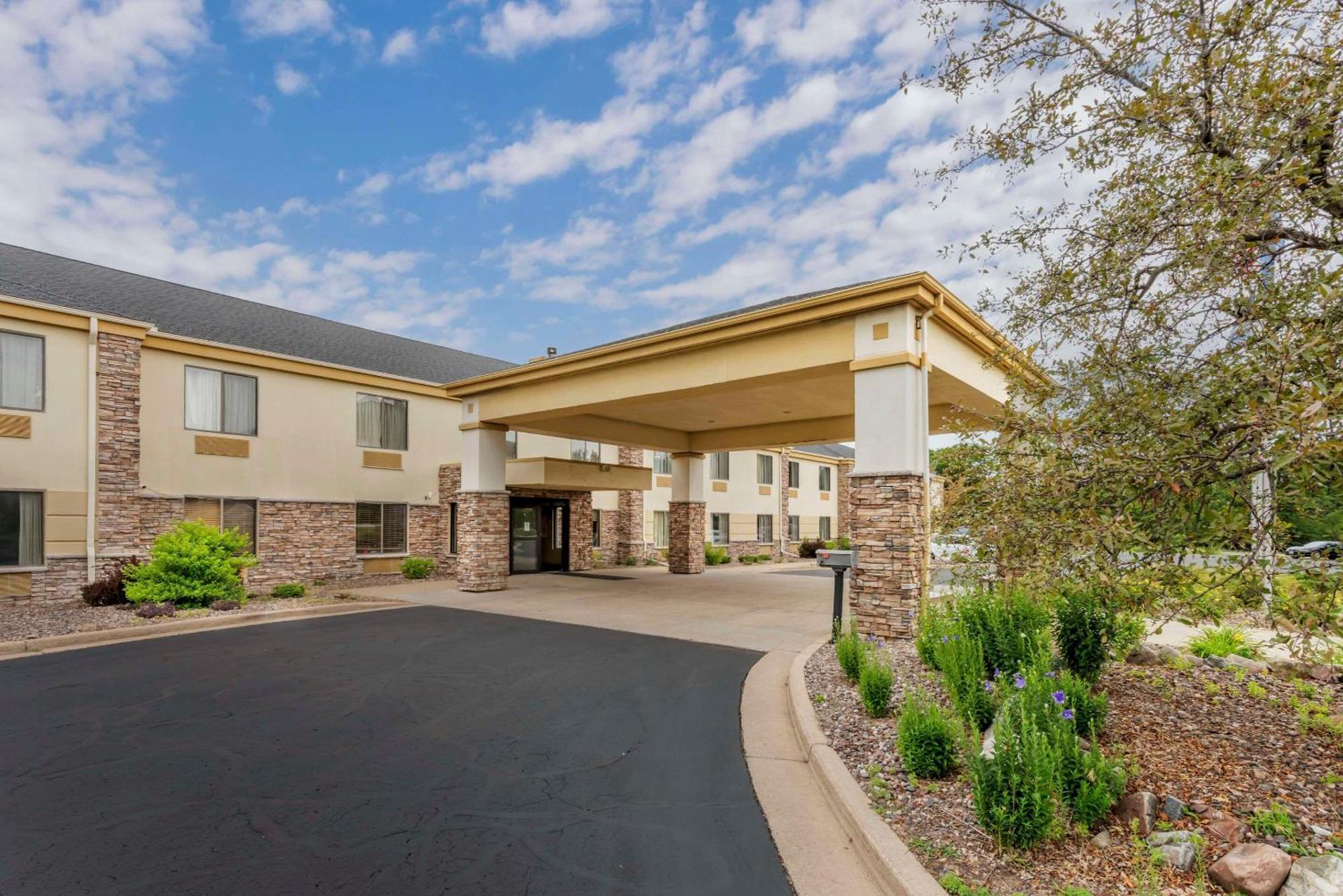 Comfort Inn & Suites Black River Falls I-94 Exterior foto